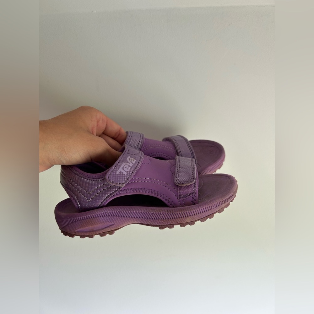 💜TEVA SANDALS SIZE 11